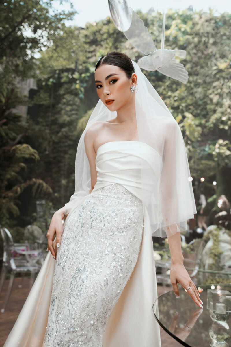 White-Cream sweetheart neckline Flare Gown with Overskirt - Image 4
